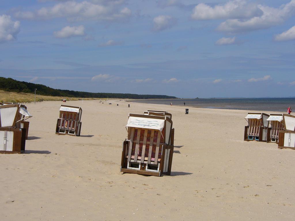Pension Am Deich Kröslin Esterno foto