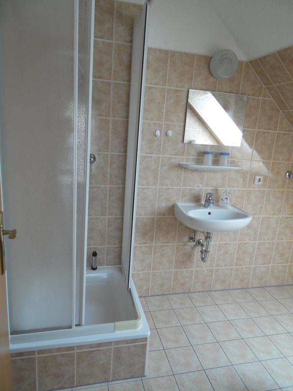 Pension Am Deich Kröslin Esterno foto
