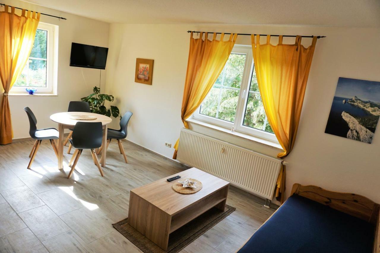 Pension Am Deich Kröslin Esterno foto