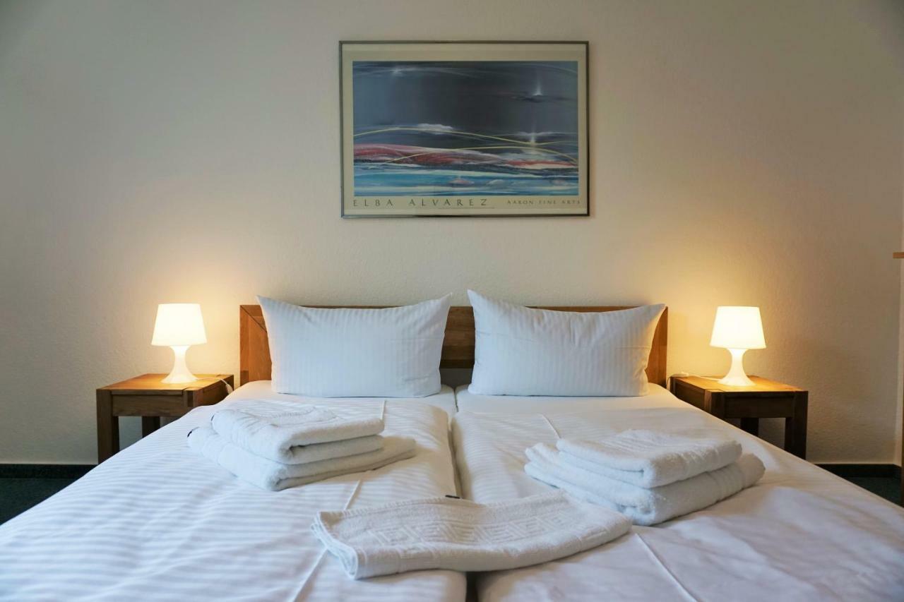 Pension Am Deich Kröslin Esterno foto